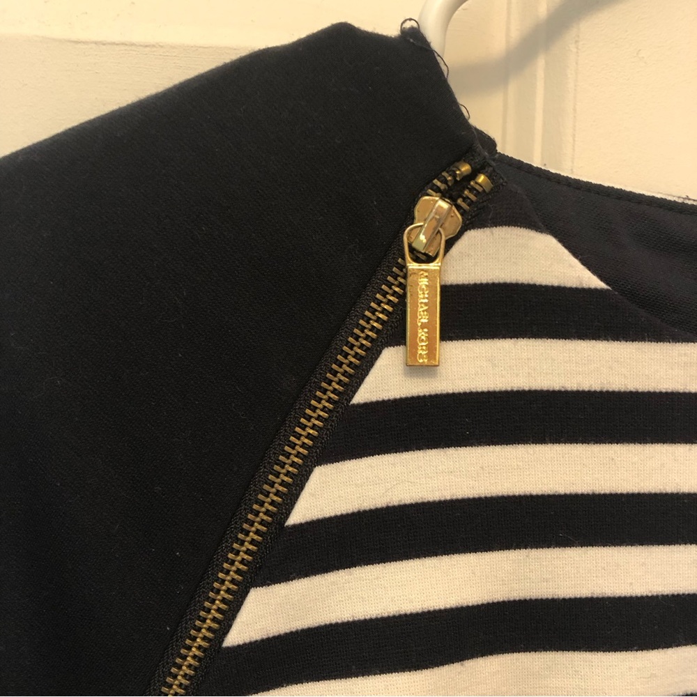 😎3/$10 Michael Kors striped dress - Picture 3 of 15